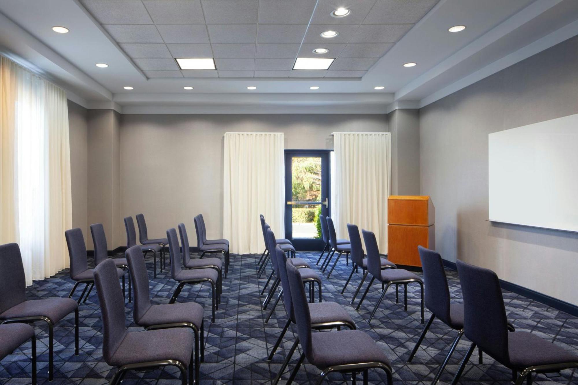 Courtyard By Marriott Newark Silicon Valley Экстерьер фото